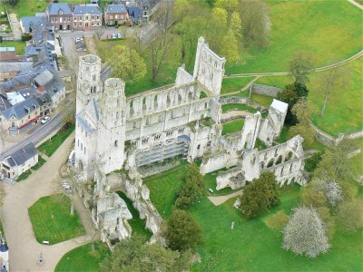 L'Abbaye de Jumièges, en Haute-Normandie, occupait la 12e place du classement en 2015.
