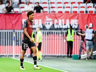 Le Niçois Jean-Clair Todibo exclu contre Rennes après quelques secondes de jeu, le 18 septembre 2022 à Nice - Clement MAHOUDEAU [AFP]