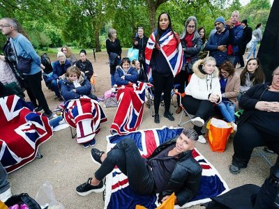 Des Britanniques attendent à Londres le début des funérailles de la reine Elizabeth II, le 19 septembre 2022 - Mike Egerton [POOL/AFP]