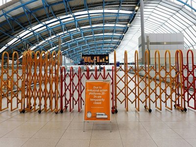 Pendant une grève à la gare londonienne de Waterloo, le 18 août 2022 - CARLOS JASSO [AFP/Archives]