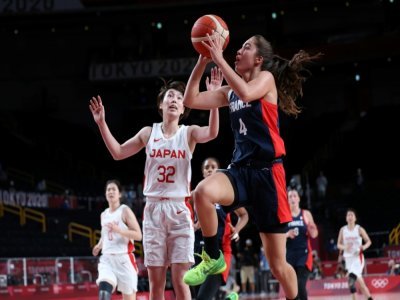 Retrouvailles attendues au Mondial entre les Françaises (Marine Fauthoux à l'attaque) et les Japonaises opposées ici en demi-finale des Jeux de Tokyo, le 6 août 2021 à Saitama - Thomas COEX [AFP/Archives]