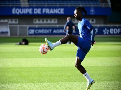Le milieu de terrain tricolore Eduardo Camavinga lors d'un entraînement de l'équipe de France de football à Clairefontaine-en-Yvelines le 19 septembre 2022 - FRANCK FIFE [AFP]