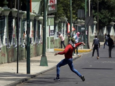 Heurts entre étudiants et forces de l'ordre devant un site militaire, le 23 septembre 2022 à Mexico - ALFREDO ESTRELLA [AFP]