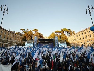 Des sympathisants des partis de droite et d'extrême droite italiens lors d'un meeting à Rome le 22 septembre 2022, avant les élections générales du 25 septembre - Andreas SOLARO [AFP]
