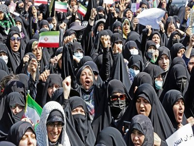 Des Iraniennes défilent pour défendre le port du voile, le 23 septembre 2022 à Téhéran - - [AFP]