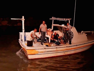 Des sauveteurs recherchent des survivants  après le naufrage d'un bateau de migrants au large de Tartous, dans le sud de la Syrie, le 22 septembre 2022 - - [AFP]
