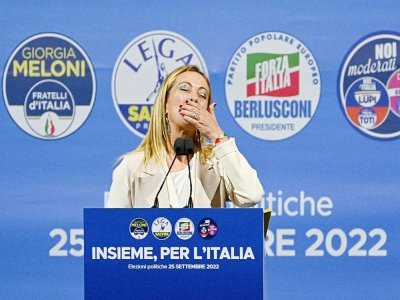 Giorgia Meloni sur scène le 22 septembre 2022 lors d'un meeting à Rome - Andreas SOLARO [AFP]