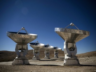 Les coupoles du radiotélescope NOEMA de l'Iram sur le plateau de Bure, le 20 septembre 2022 dans les Hautes-Alpes - JEFF PACHOUD [AFP]