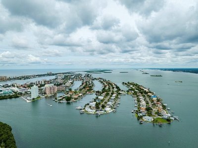 Vue aérienne d'un complexe immobilier à Clearwater avant l'arrivée de l'ouragan Ian, le 27 septembre 2022 en Floride - Ricardo ARDUENGO [AFP]