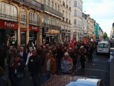 Environ 3 500 personnes ont défilé à Rouen selon les organisateurs et 1 870 selon la police.