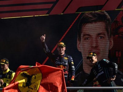 Le Néerlandais Max Verstappen (Red Bull) sur le podium après sa victoire au GP d'Italie, le 11 septembre 2022 à Monza - Miguel MEDINA [AFP/Archives]