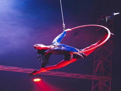 Des artistes ukrainiennes composent la troupe du cirque.