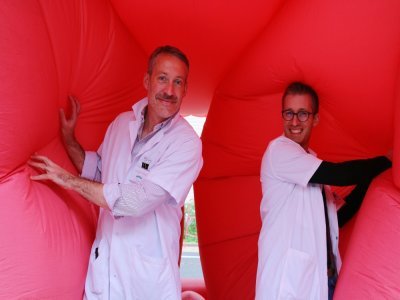 Ismaël Galliot, urologue, et Alexandre Marque, oncologue radiothérapeute à la clinique Saint-Hilaire, sont entrés dans la prostate géante.