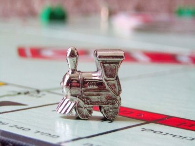 Un Monopoly à la sauce rouennaise
Pour tous ceux qui aiment se laisser aller au jeu qui glorifie le capitalisme, la troisième édition de la déclinaison rouennaise vient de sortir. Pour acheter les ponts de Seine, le Gros-Horloge, le 106 ou les parcs de la ville. Comptez 30 à 35 euros. 