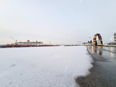 Le quai de Southampton pouvait faire office de patinoire au réveil. Ailleurs, la circulation des voitures a vite fait fondre la neige.