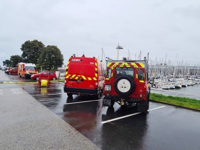 Au moins 47 sapeurs-pompiers sont intervenus pour éteindre les flammes sur le bateau.