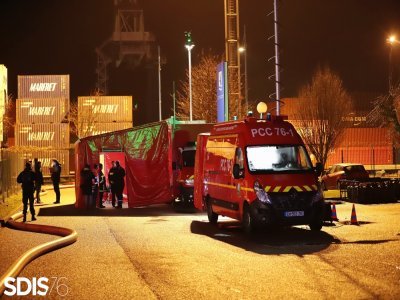 Les pompiers ont été mobilisés toute la nuit du lundi 16 au mardi 17 janvier. - Sdis 76