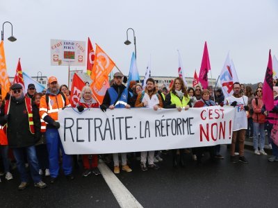 En tête de cortège, les syndicats à l'unisson contre la réforme des retraites.