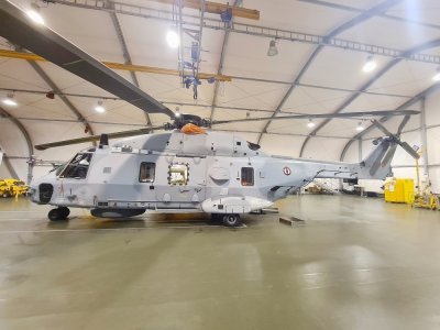 L'hélicoptère NH90 Caïman de la Marine nationale est présent sur le site depuis 2016.