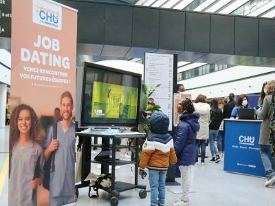 Les plus jeunes semblaient également intéressés par les propositions d'emploi au CHU de Caen.
