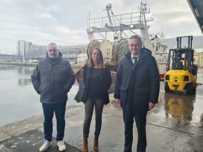 Yannick Millet, directeur des ports de commerce et de pêche de Cherbourg, Séverine Jean, directrice d'exploitation de la criée, et David Margueritte, président.