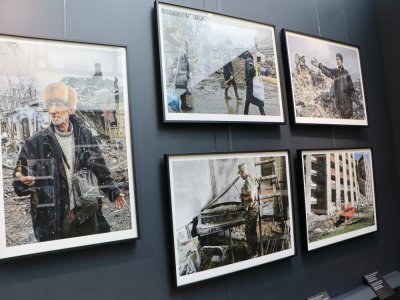 33 photos sont exposées au sein du fonds dédié à Patrick Chauvel au Mémorial de Caen. 