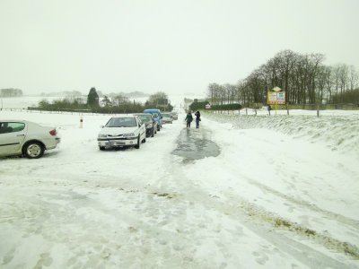 Une fois la situation plus calme, il a encore fallu du temps avant que toutes les voitures puissent repartir. - Auberville-la-Renault