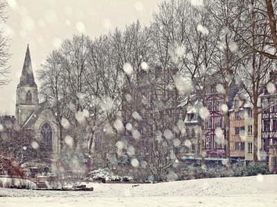 En mars 2013, les jardins de l'hôtel de ville de Rouen ont été recouverts par la neige. - Barbara Cabot - Ville de Rouen