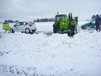 Pour l'essentiel, ce sont les agriculteurs qui sont intervenus pour dégager les routes. - Auberville-la-Renault