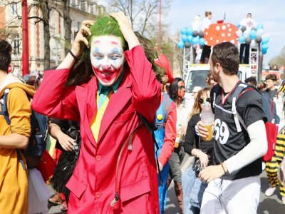 Au carnaval de Caen, il n'y a plus de thème, alors chacun vient avec le déguisement de son choix !