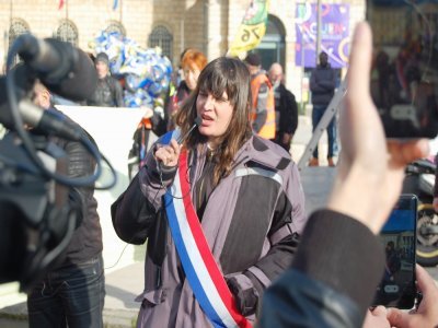 La députée Alma Dufour a pris la parole samedi 25 décembre lors de la manifestation des motards contre la ZFE à Rouen. - Christian Pedron