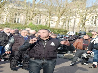 Lors du rassemblement de motards samedi 25 mars, des Parisiens appellent à venir manifester avenue Foch à Paris dimanche 26 mars contre la ZFE.  - Christian Pedron