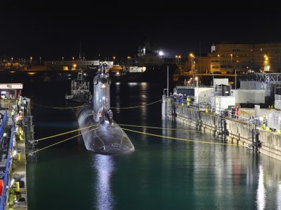 Le SNA Duguay-Trouin de nuit à Cherbourg. - Arnaud HEBERT