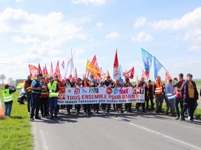 En milieu de journée, les manifestants ont eu l'autorisation du préfet de se rendre sur le barrage sur le Couesnon.