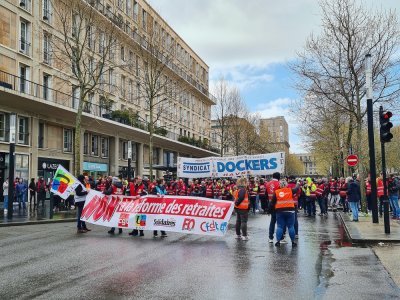 Au Havre, les dockers puis les agents portuaires étaient en tête de cortège, derrière la banderole intersyndicale. Des corporations qui réunissent toujours des milliers de manifestants.