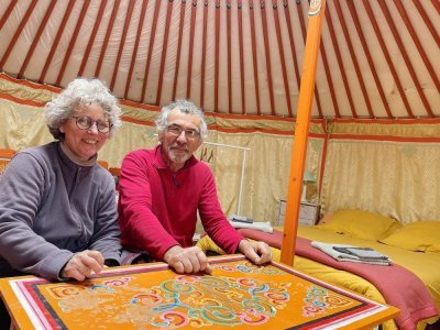 À l'intérieur d'une yourte mongole du camping de la Gilberdière à Berjou. Le site compte deux yourtes capables de proposer à elles deux une dizaine de couchages. - Philippe Bertin