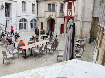 L'hôtel Bourgtheroulde, est un bijou architectural de style Louis XII, situé dans le cœur historique de Rouen.