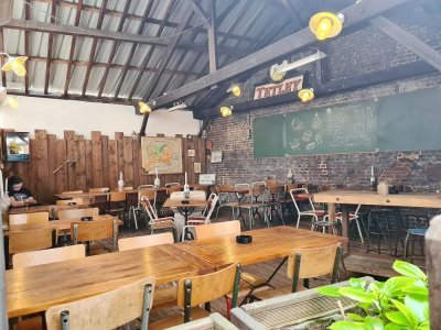 La terrasse intérieure de la taverne Saint-Amant de Rouen.