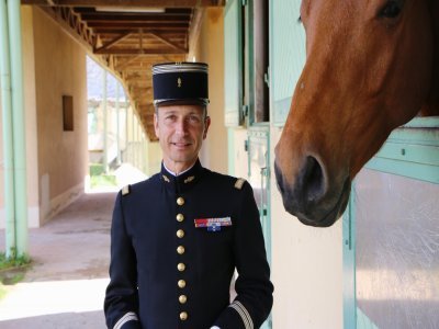 Thibault Valette est l'écuyer en chef du Cadre noir.