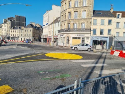 Un rond-point remplace les feux tricolores près du Pont tournant, à Cherbourg.