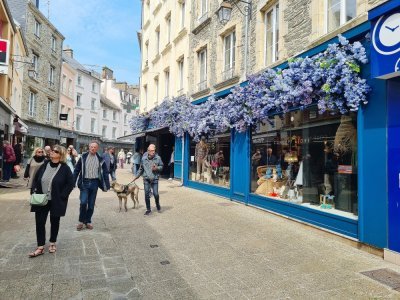 La boutique Porte se situe 15 rue des Portes à Cherbourg.