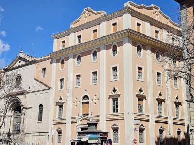 Le Russicum est abrité dans ce beau bâtiment situé via Carlo Cattaneo, à Rome.