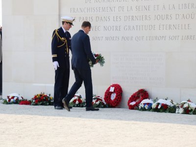 Sébastien Lecornu, ministre des Armées, était le dernier à déposer une gerbe au Mémorial britannique. 