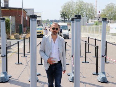 Les portiques de nouvelle génération doivent permettre d'entrer sur le site à la vitesse de la marche.