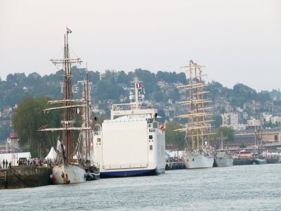 Au fil de la balade fluviale, le Joanna Saturna, parti de Duclair, est revenu à Rouen dans la soirée.