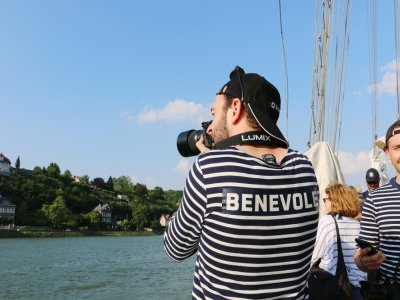 Lors de la remontée de la Seine, les bénévoles de l'Armada en ont eux aussi profité pour prendre de belles photos.
