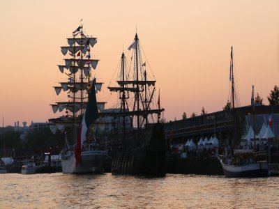 La fin de la remontée de la Seine s'est terminée par un joli coucher de soleil aux couleurs rose et orangé.