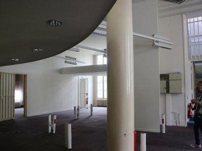 Il n'y a plus un bureau dans l'open space. Avant le déménagement, une quinzaine de personnes travaillaient dans le bâtiment.