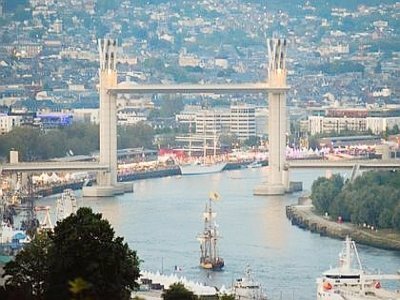 Le pont Flaubert levé pour le passage des bateaux.  - Olivier Le Tinnier