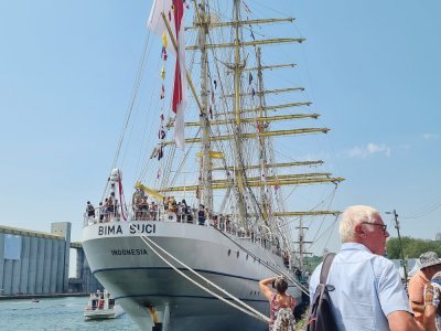 Le Bima Suci est un gigantesque voilier de 111,2 mètres de long.